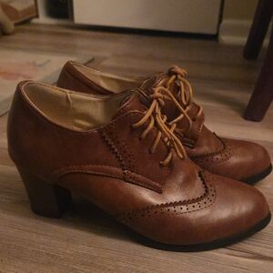 Elegant Tan Oxford Heels